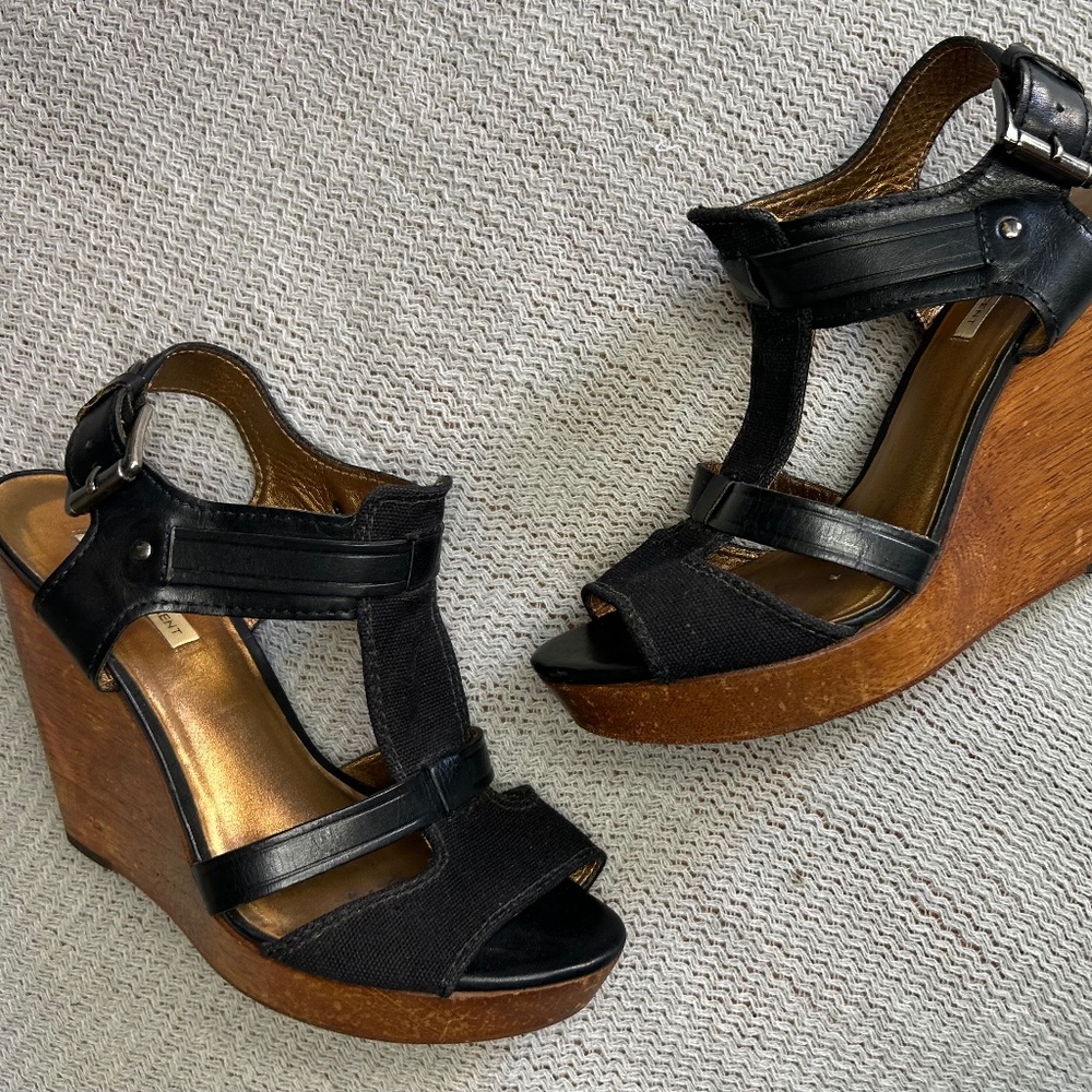 Cynthia Vincent black leather and fabric wooden heel wedge (8.5)